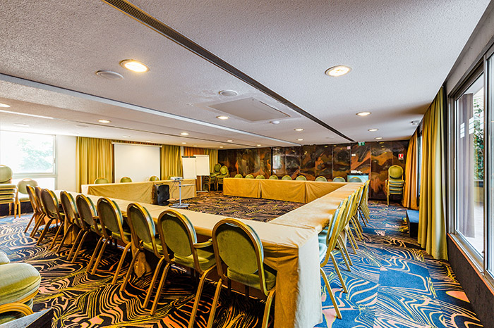 Salle de réunion à l'hôtel Helios Antibes