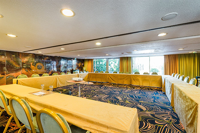 Salle de réunion à l'hôtel Helios Antibes
